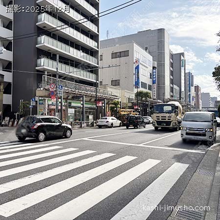 前面道路(明治通り)