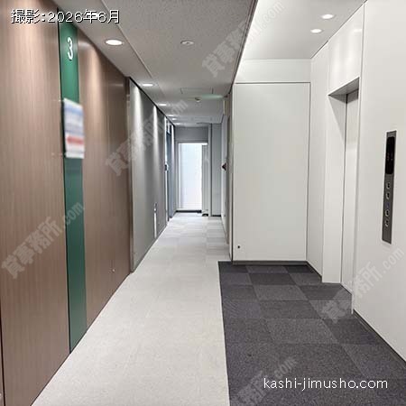 貸室階エレベーターホール