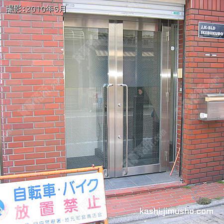  ビル入口