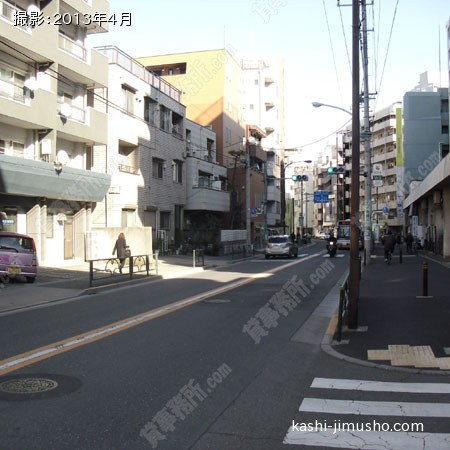 前面道路（大久保通り）