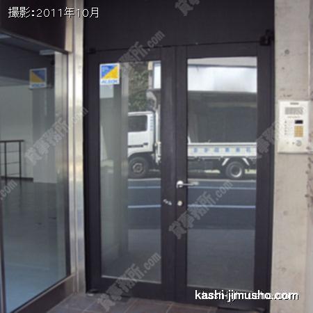 玄関 