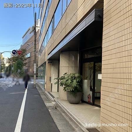 ビル前面