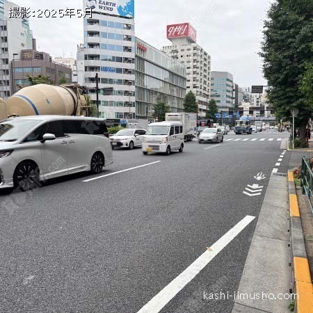 前面道路(山手通り)