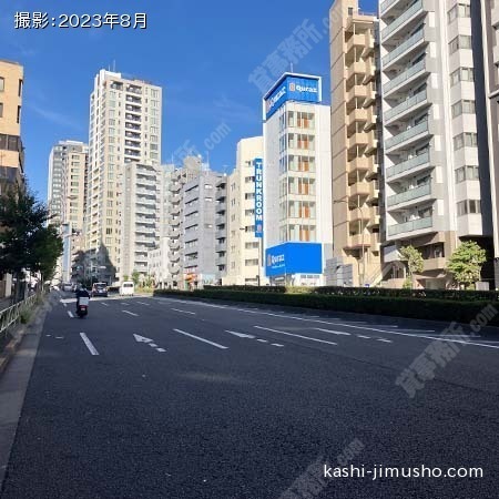 前面道路(桜田通り)