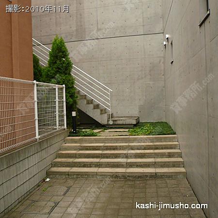 敷地内 
