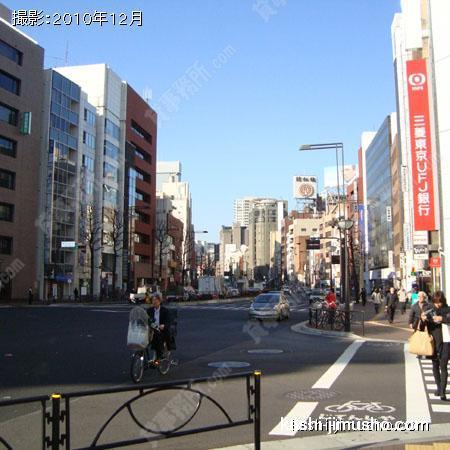 前面道路（新宿通り） 