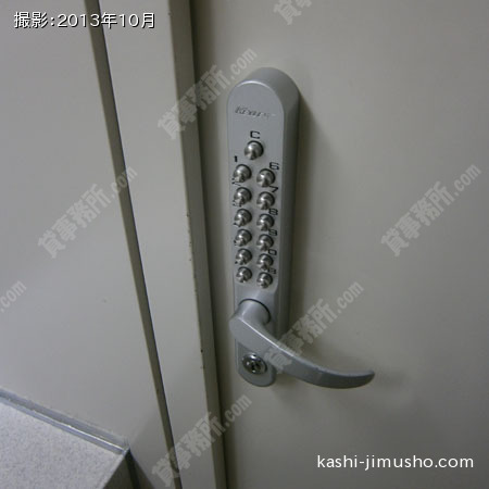 トイレ個室出入口