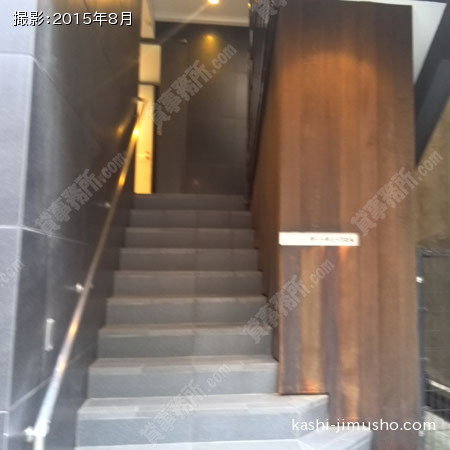 ビル入口 ビル入口