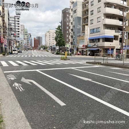 前面道路(本郷通り)