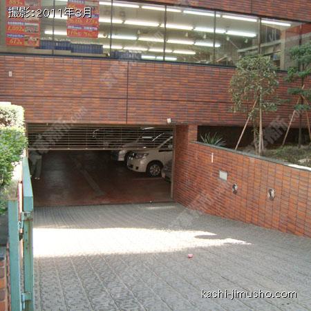 地下駐車場 