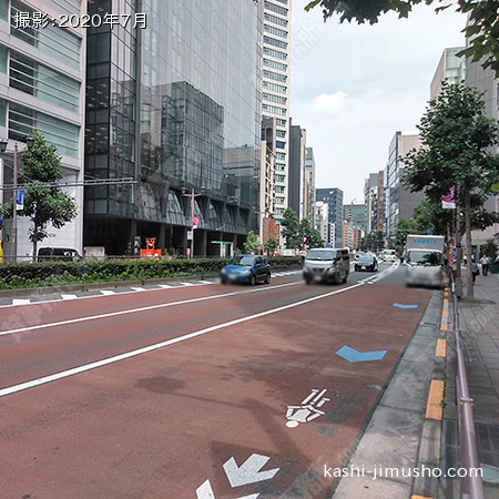 前面道路(新宿通り）