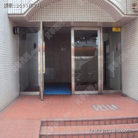 玄関 