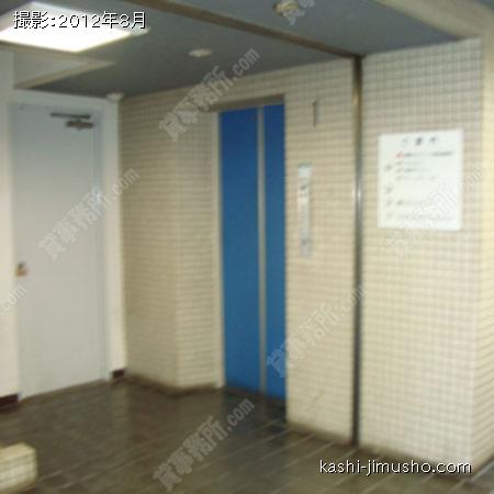  エレベーター前