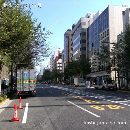 前面道路（靖国通り）