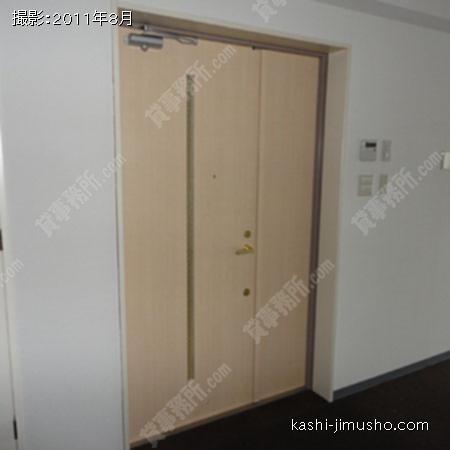  貸室入口ドア