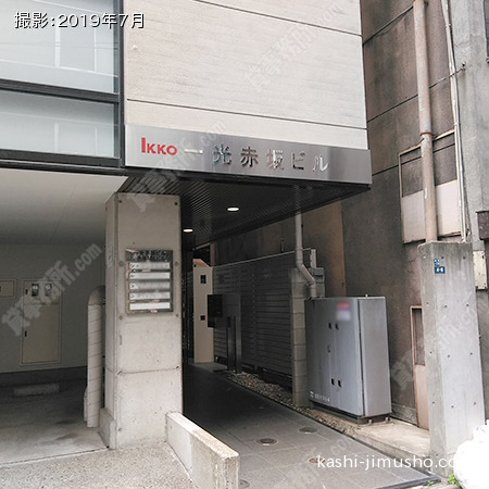 ビル入口前 ビル入口前