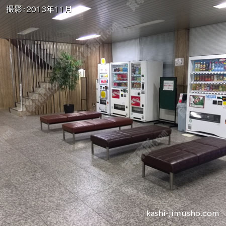 エントランス内のラウンジ