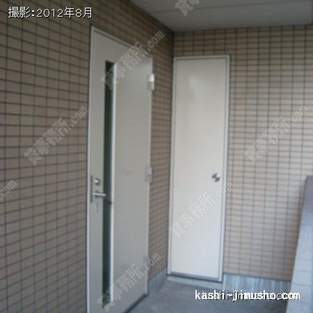 貸室入口 