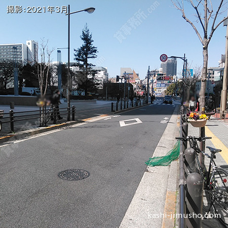 前面道路(早稲田通り）