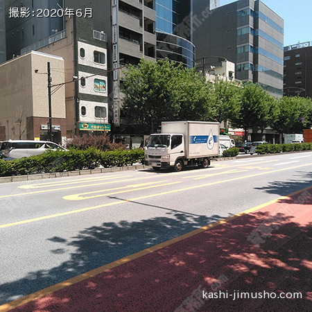 前面道路(靖国通り）