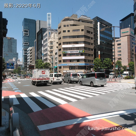 前面道路(靖国通り）