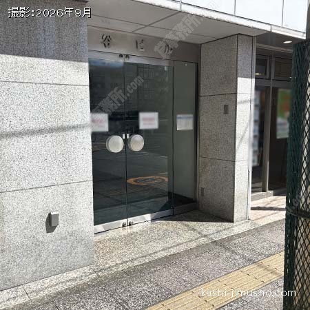 ビル入口 ビル入口