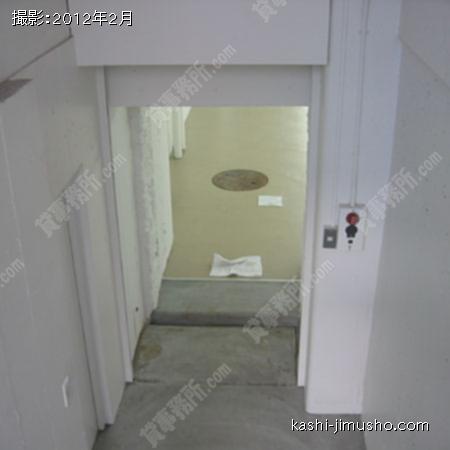  地下貸室入口