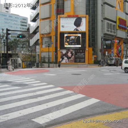 ビル前交差点