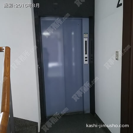 貸室階エレベーターホール