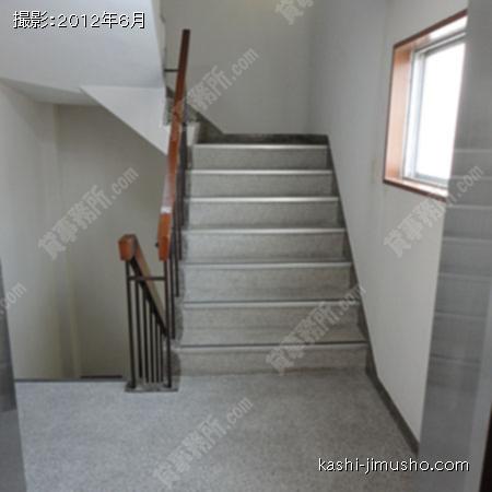 共用階段 