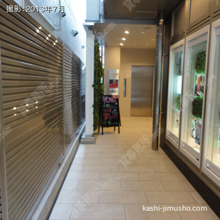 ビル入口 ビル入口