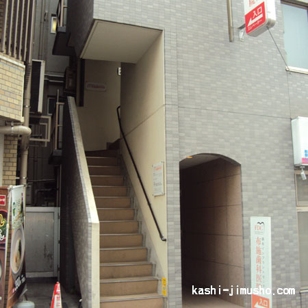  2階専用外階段