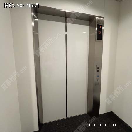 人荷用エレベーター