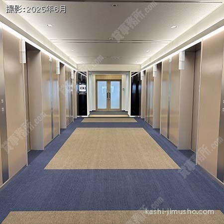 貸室階エレベーターホール