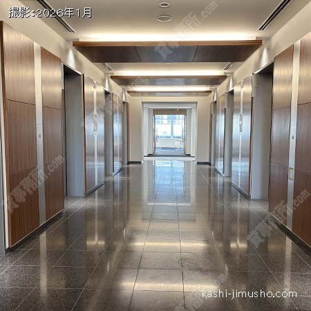 貸室階エレベーターホール