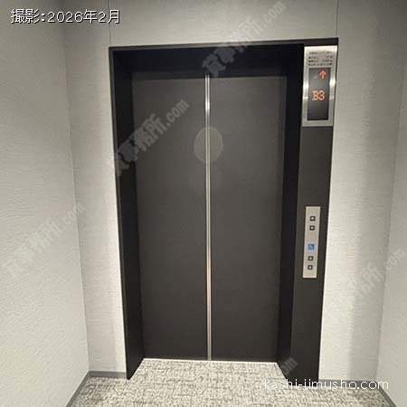 人荷用エレベーター