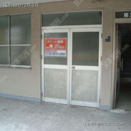 貸室入口 