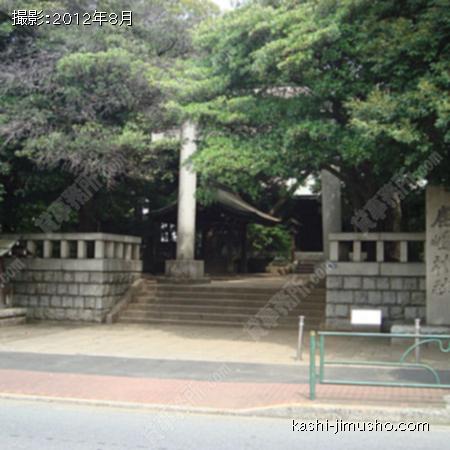 向かいにある神社 