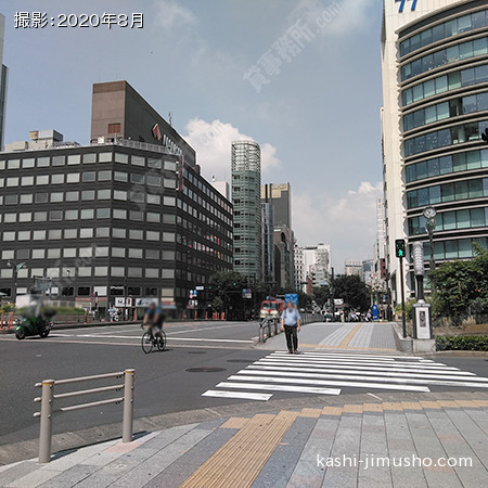 前面道路(晴海通り）