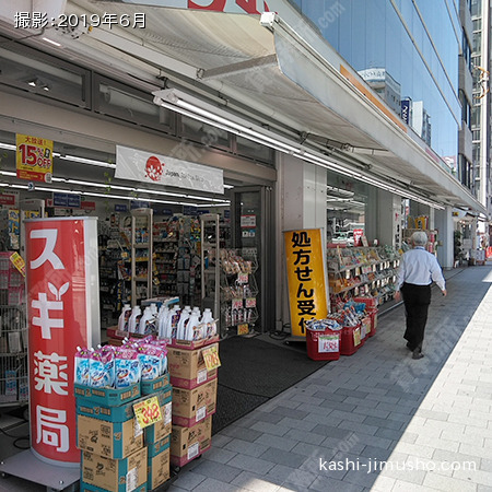 1階テナント前