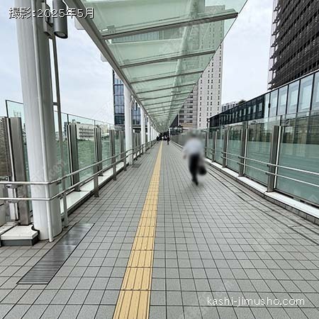 ペデストリアンデッキ