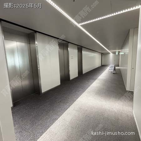 貸室階エレベーターホール