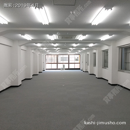 貸室内