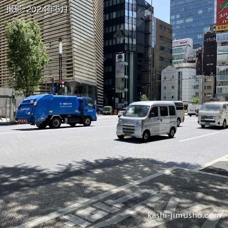 前面道路(晴海通り)