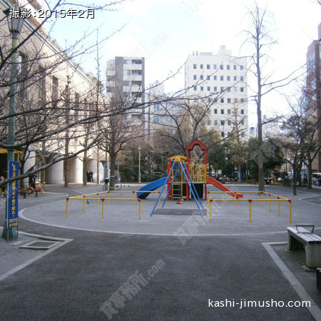 ビル前の京橋公園