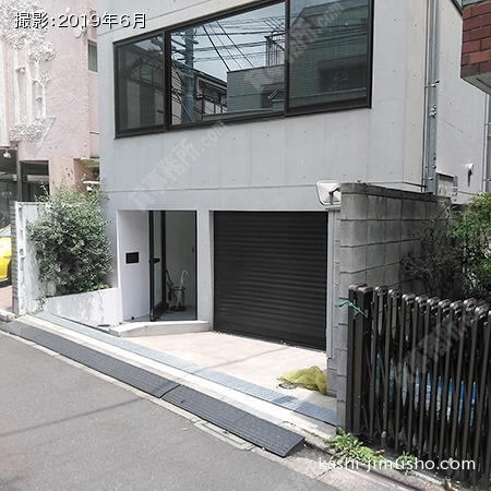 ビル前面