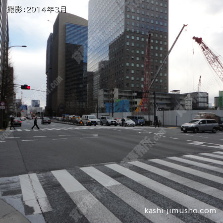 前面道路(本郷通り)