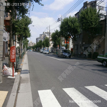 前面道路（早稲田通り）