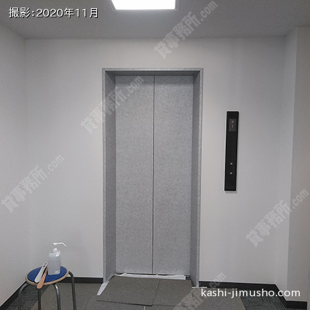 貸室階エレベーターホール