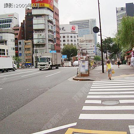 前面道路(晴海通り) 
